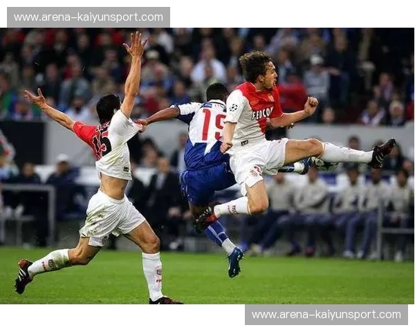 蓝十字vs蒂华纳：一场激情与荣耀的绿茵对话